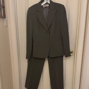 Tahari women’s grey pinstripe pantsuit